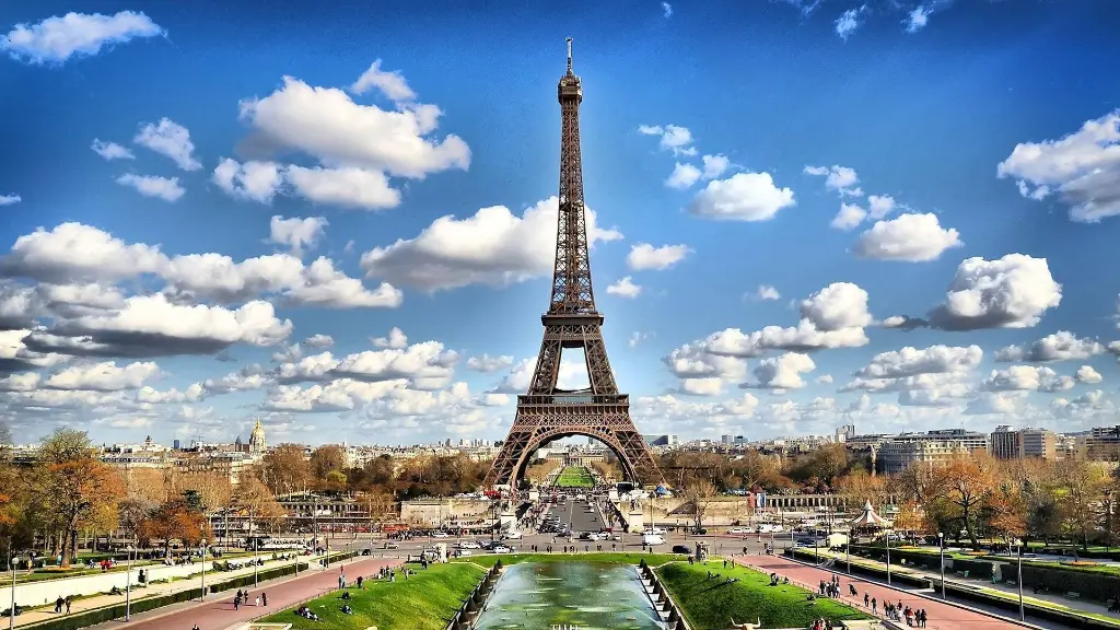 paris-zy4x2ow5p7j5qi4a.webp
