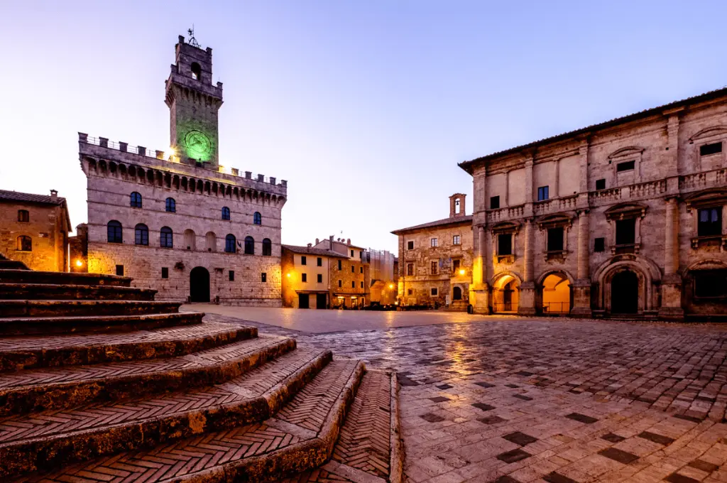 Piazza-Grande-Montepulciano-min-Copia.webp